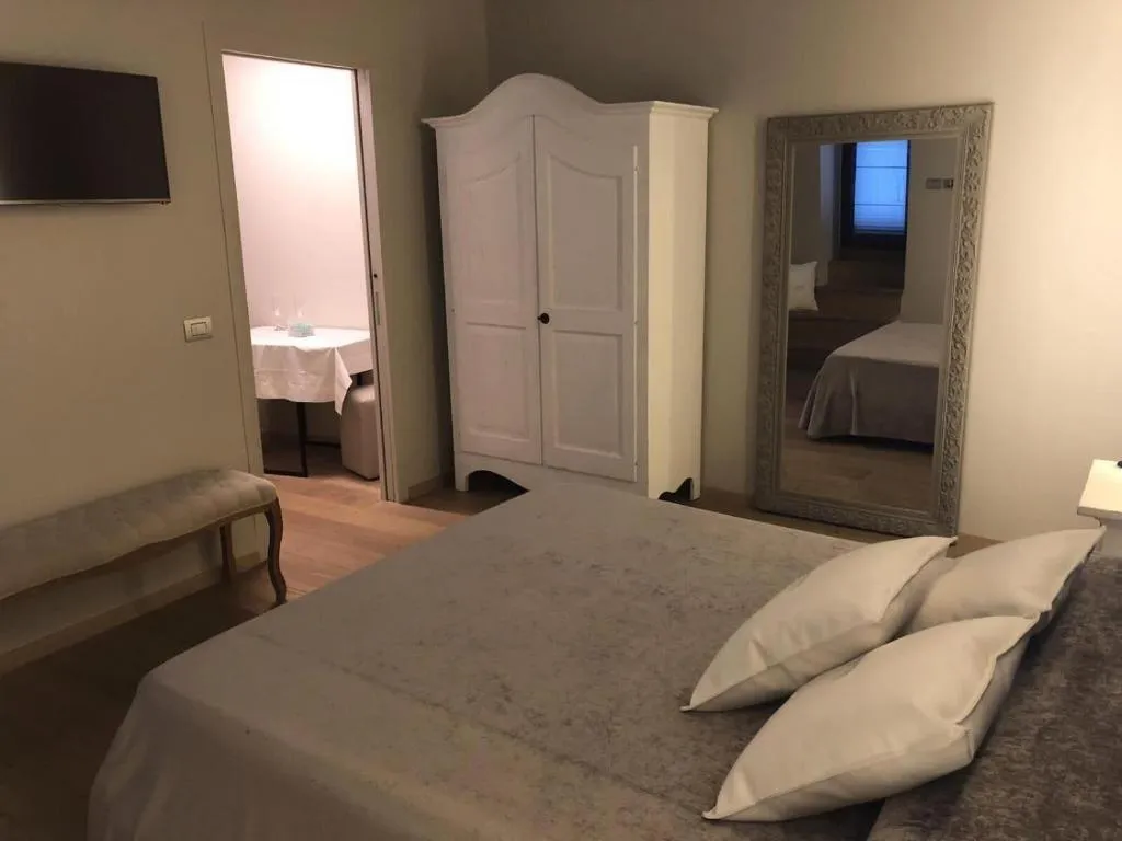 Room, Hotel Tiro A Volo, Naples