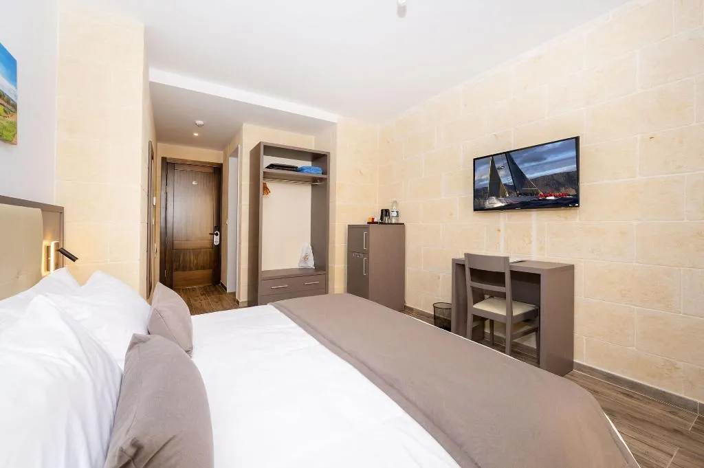 Room, C4 Retreats Gozo, Gozo