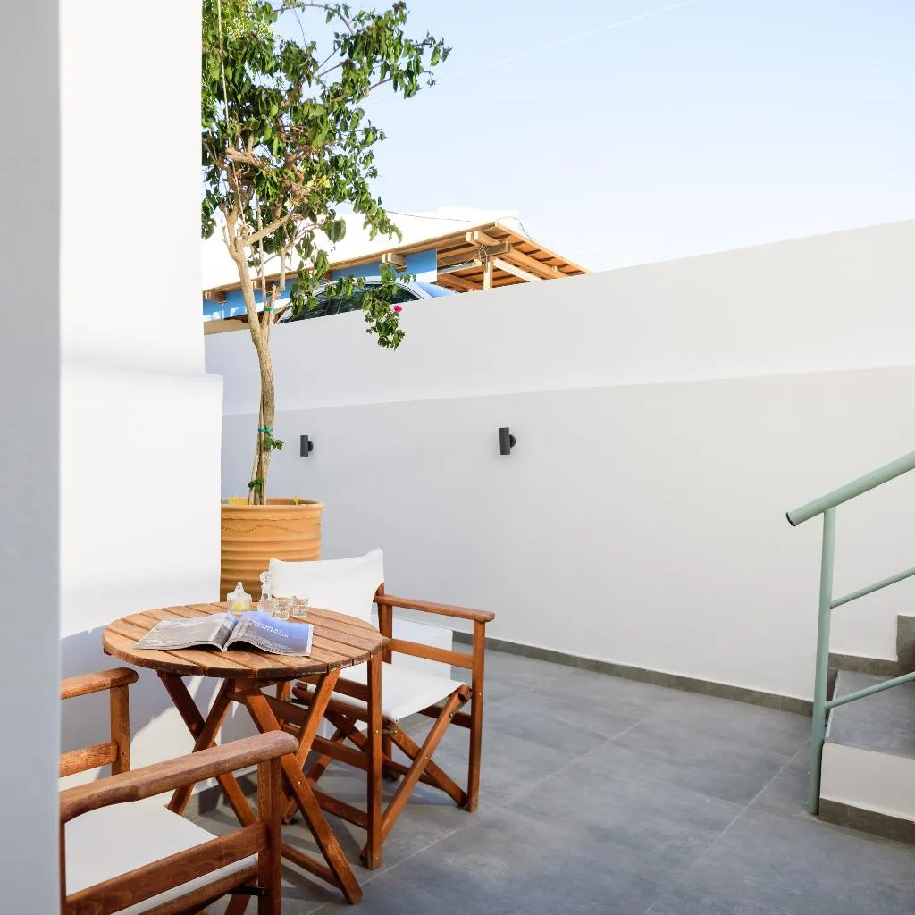 TRIPLE ECONOMY Room, Karidis, Santorini