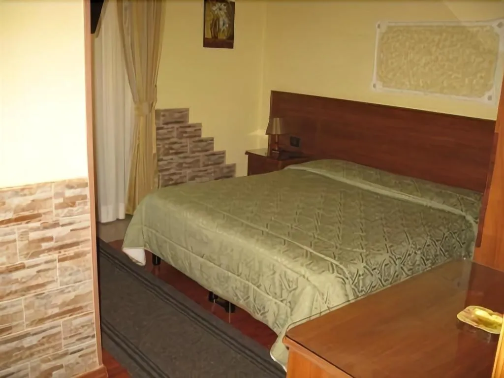 Room, Pensione Enea, Naples