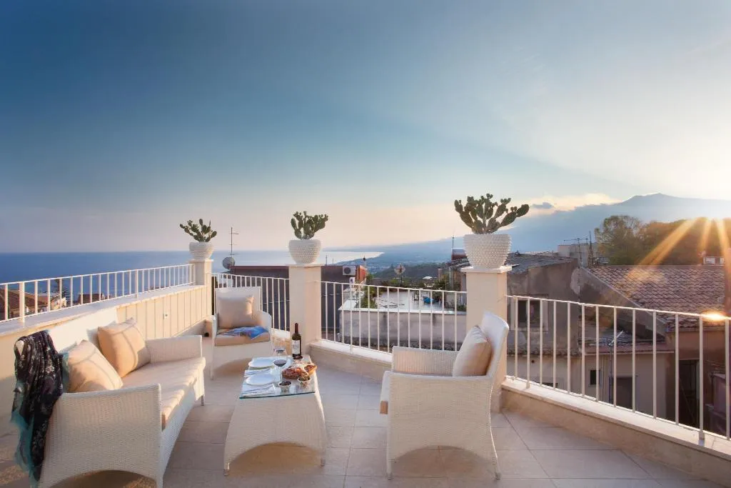 General view, La Malandrina, Taormina