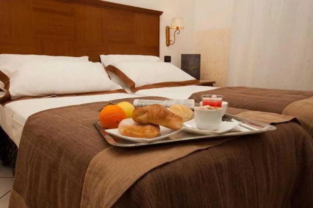 Double or Twin STANDARD Room, Garibaldi, Naples