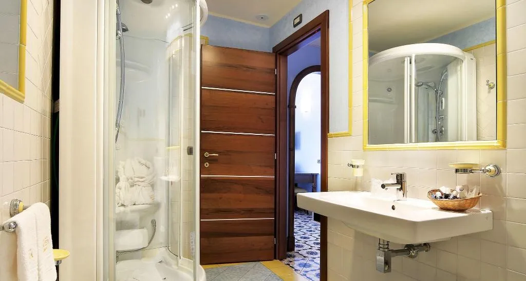 Room, Aktea, Catania