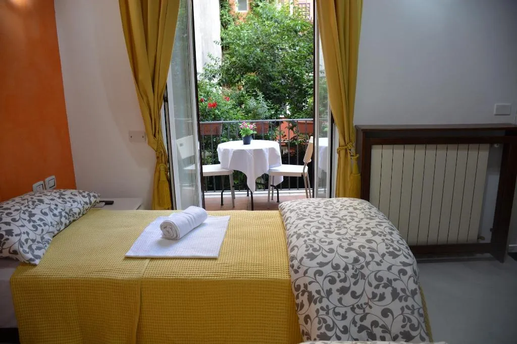 Room, Roma Hotel Srls, Naples