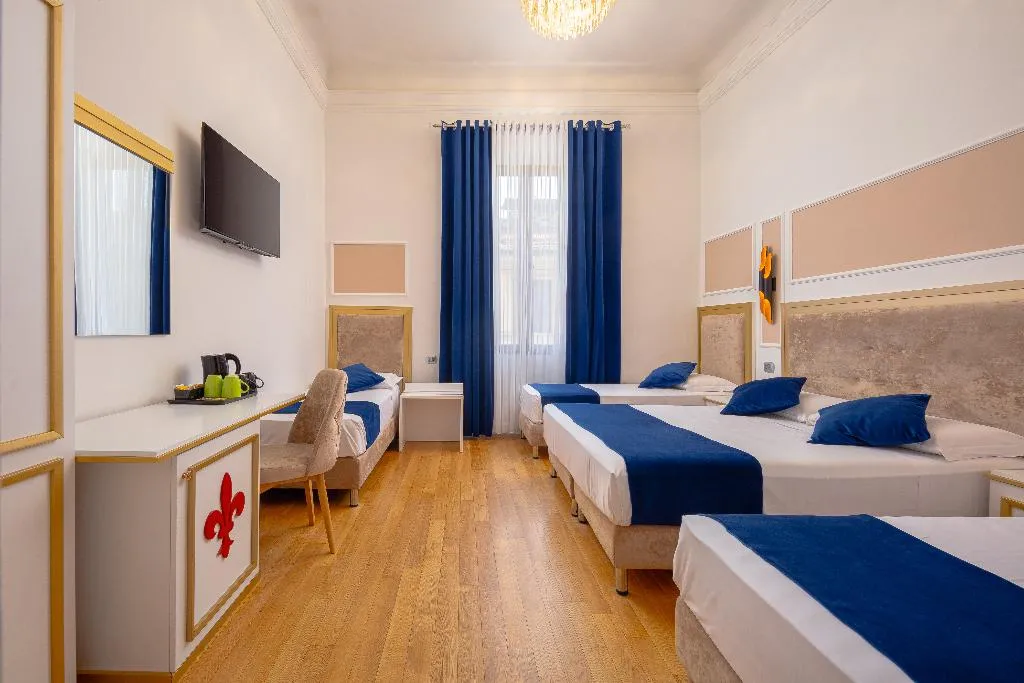 FAMILY ROOM ONE BEDROOM ONE BATHROOM Room, Annabella Hotel Roof Terrace, Florence