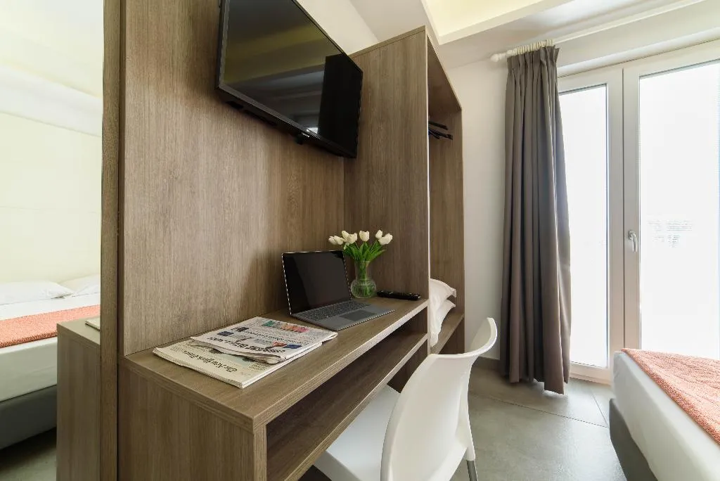 DOUBLE CLASSIC Room, Hotel La Mela, Naples