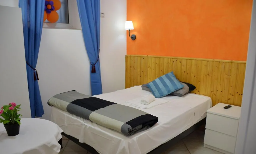 Room, Roma Hotel Srls, Naples