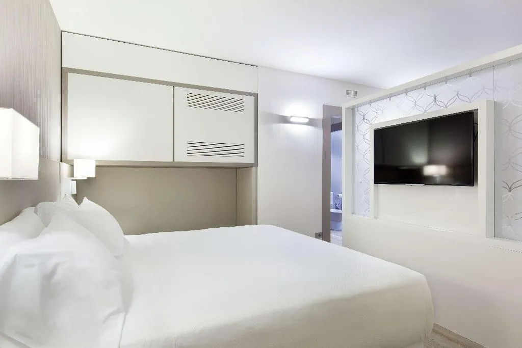 Room, NH Milano Congress Centre, Milan