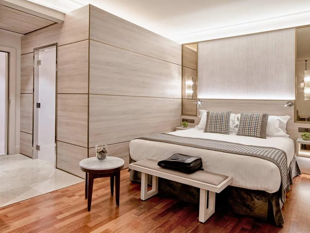 Room, Preciados, Madrid
