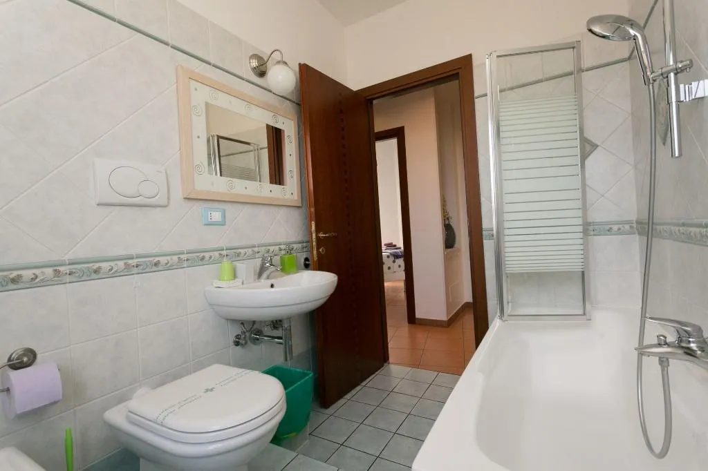 Room, La Duchessa A Roma, Rome