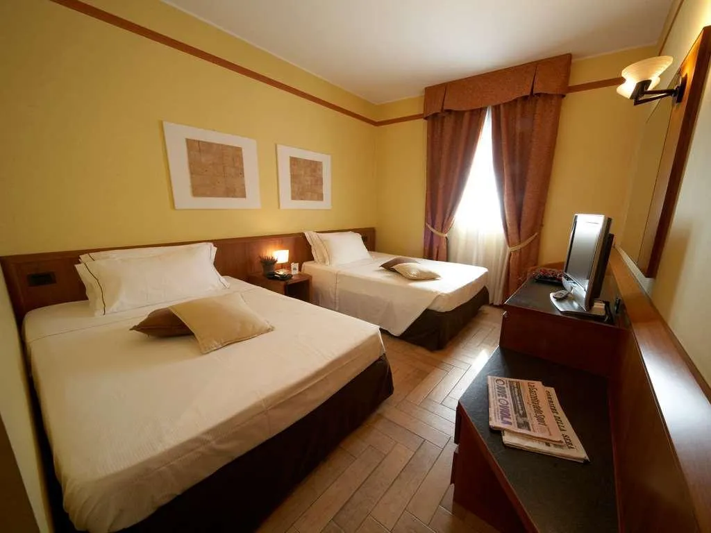 Room, Montini, Milan
