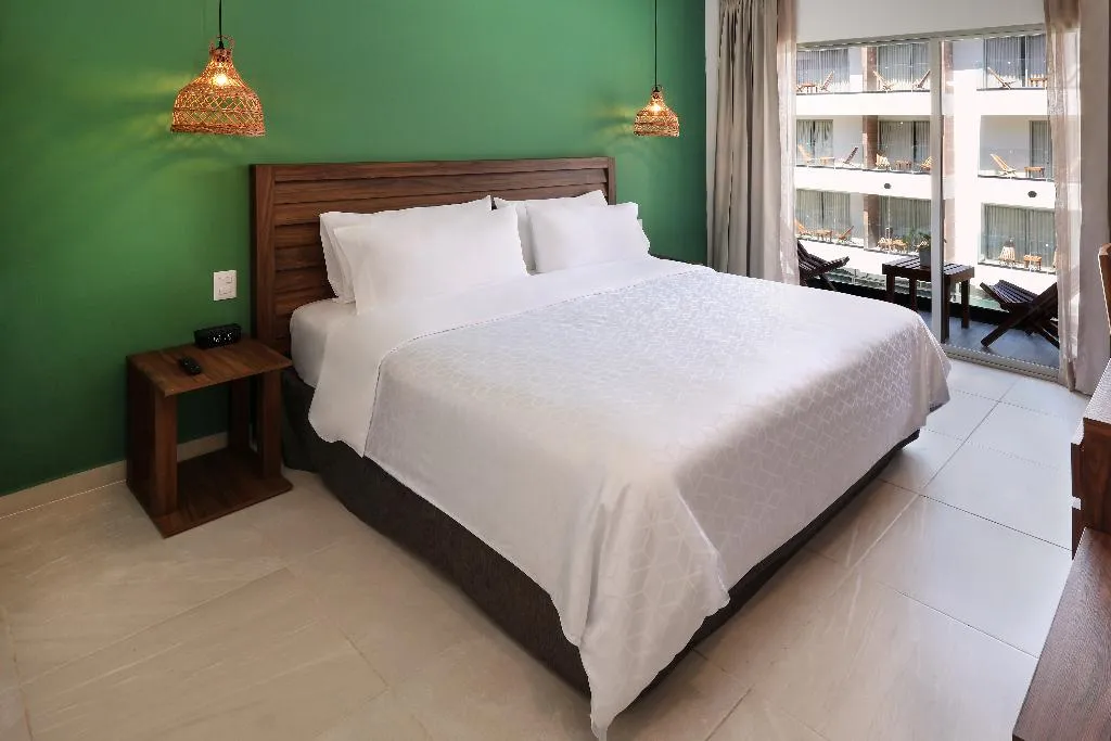 DOUBLE POOL VIEW KING BED Room, Holiday Inn Tulum Downtown, Cancun Area