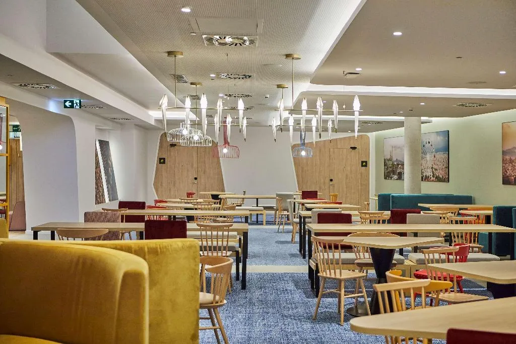 Restaurant, Hampton by Hilton Barcelona Fira Gran Via, Barcelona