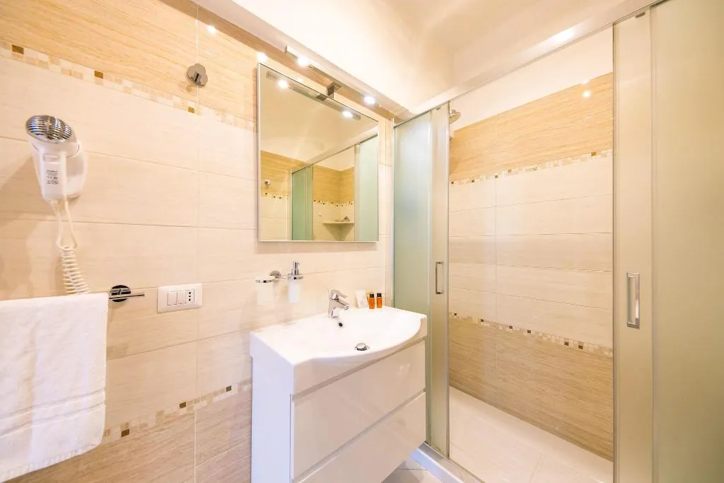 Room, Suites Roma Tiburtina, Rome