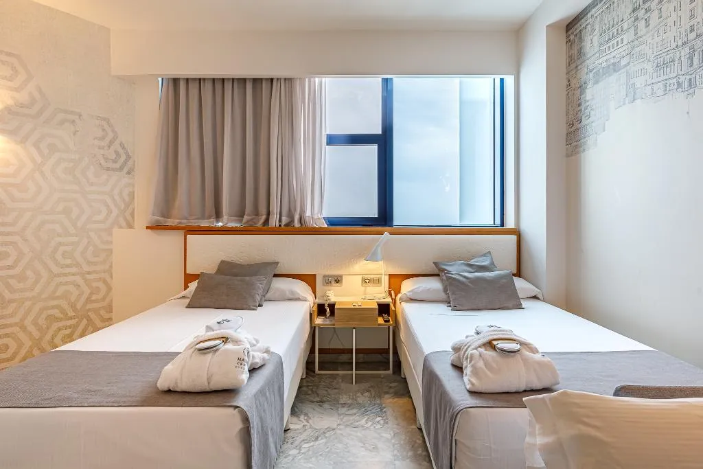 Room WITHOUT BALCONY Room, Madeira Centro, Costa Blanca