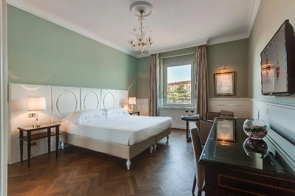 Double or Twin SUPERIOR Room, Plaza Lucchesi, Florence
