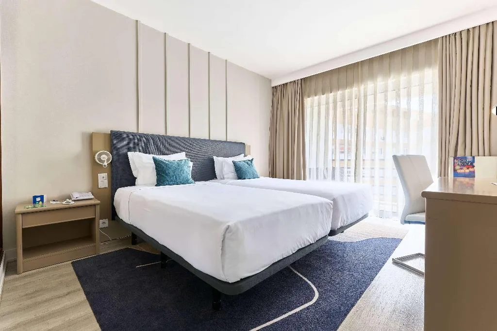 TWIN PREMIUM OCEAN FRONT Room, Tryp Lisboa Caparica Mar Hotel, Lisbon