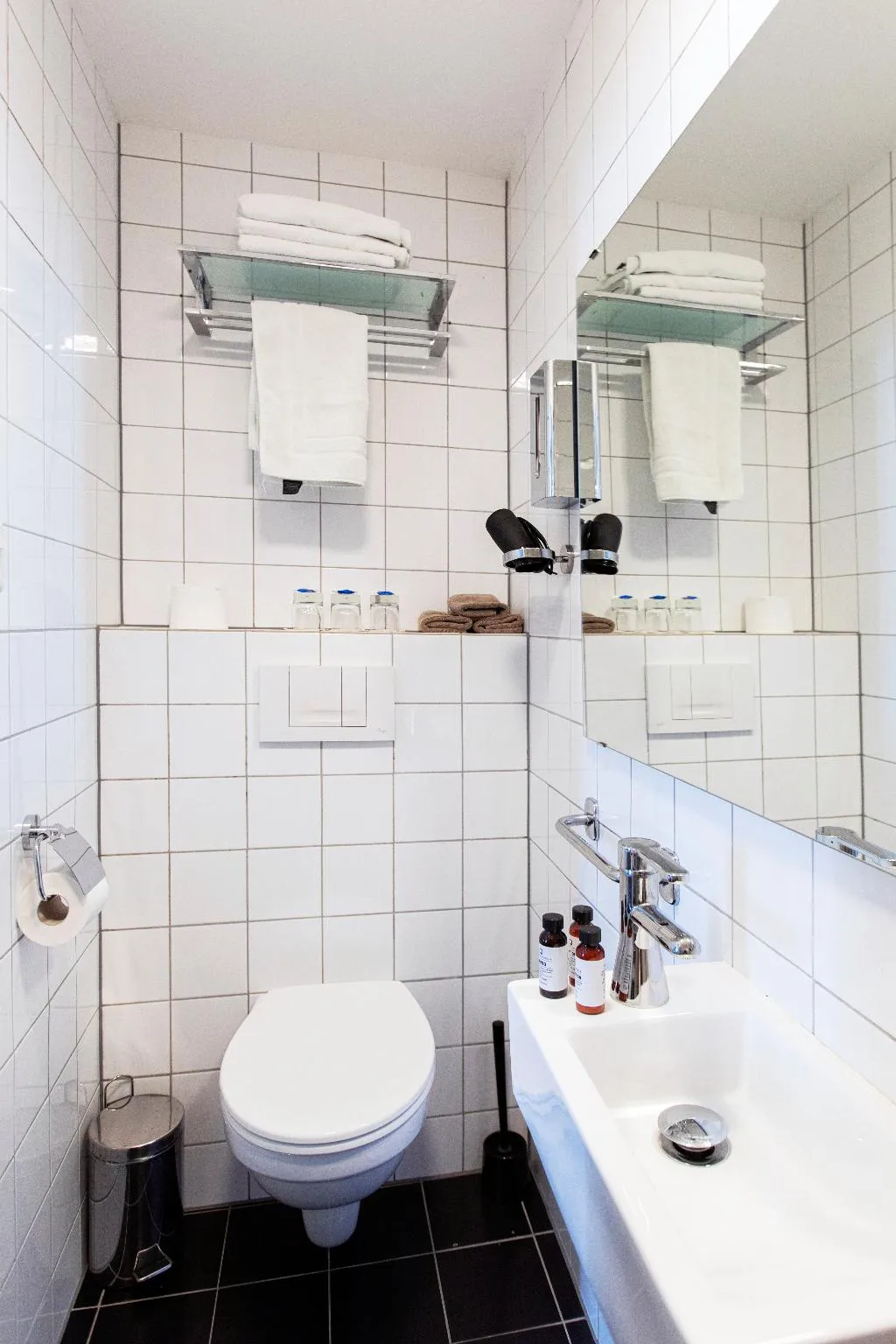 TRIPLE STANDARD Room, Quentin Amsterdam Hotel, Amsterdam