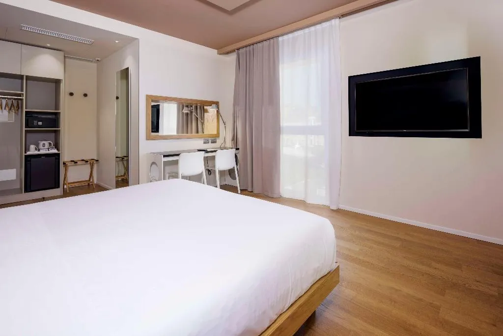 DOUBLE SUPERIOR QUEEN BED Room, Best Western Plus Hotel Bologna, Venice