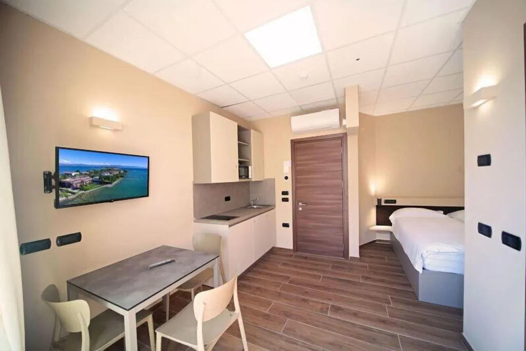 Room, Villa Canneto, Milan