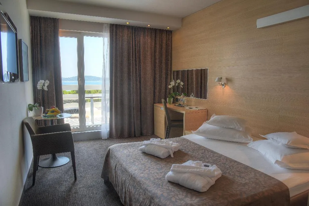 Room, Olympia, Split