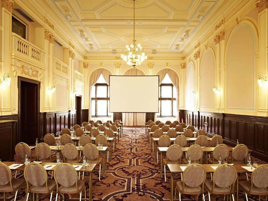 Room, Kings Court, Prague