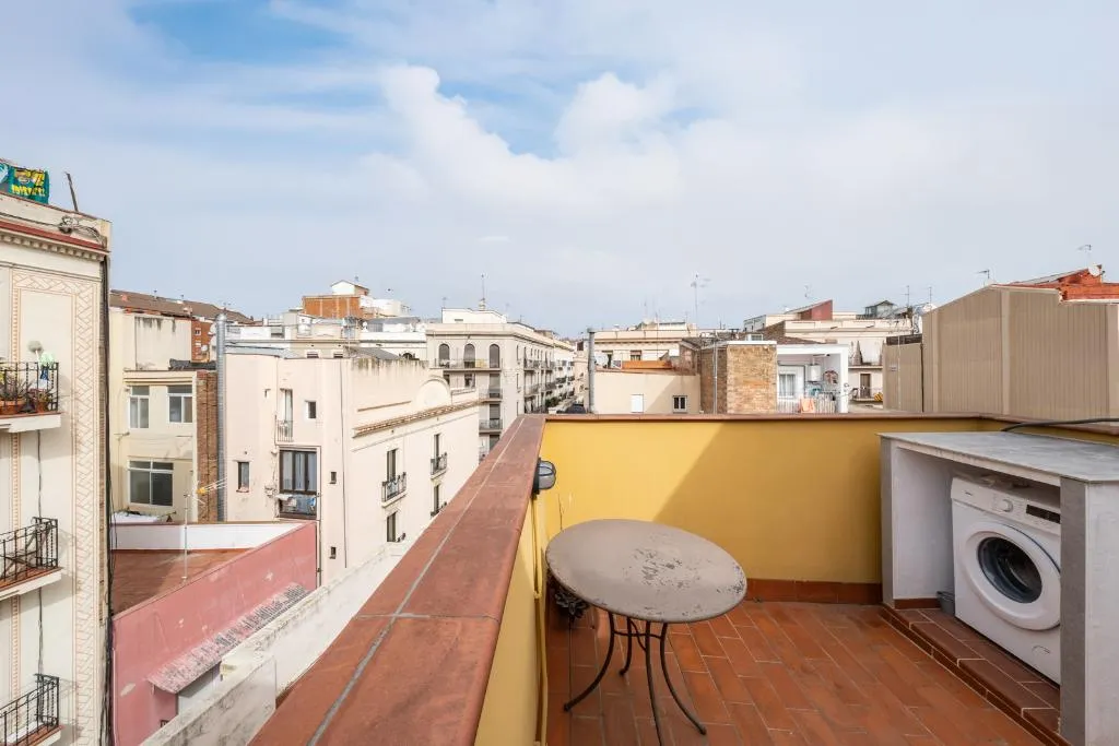 APARTMENT CAPACITY 5 THREE BEDROOM Room, Ainb Barcelona Sants Apartments, Barcelona