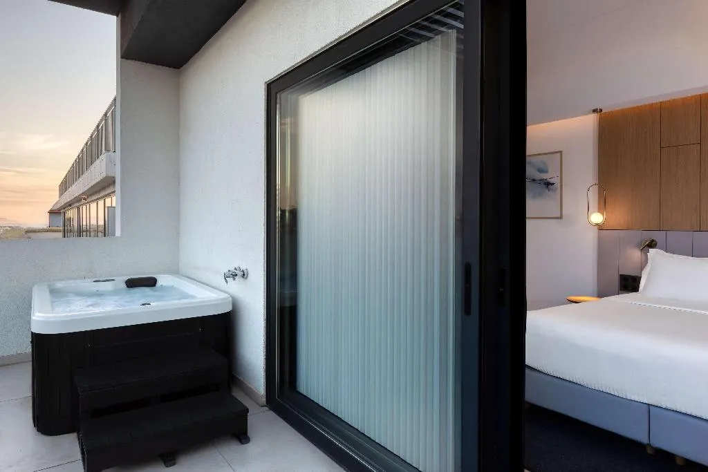 DOUBLE DELUXE WITH VIEWS Room, Hilton Garden Inn Athens Syggrou Avenue, Athens