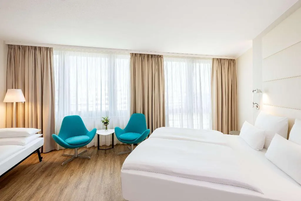 FAMILY ROOM STANDARD Room, NH Berlin Alexanderplatz, Berlin
