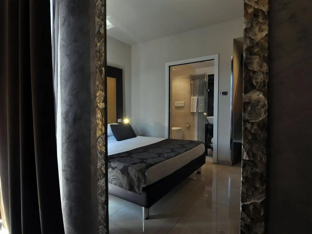 Room, La Bussola, Catania