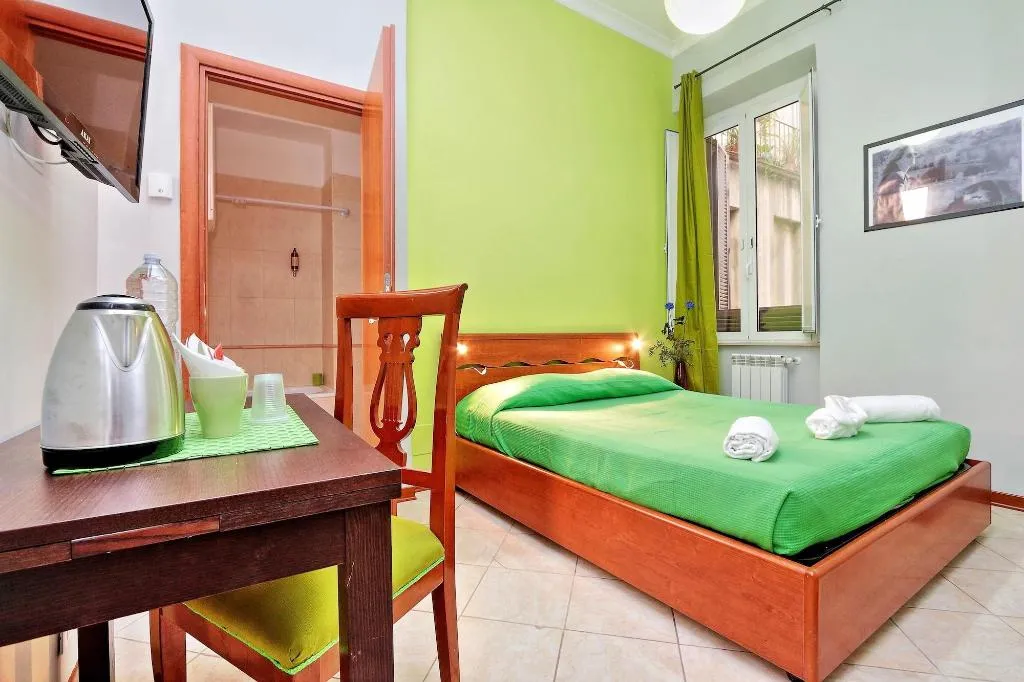 Room, Lucky Domus, Naples