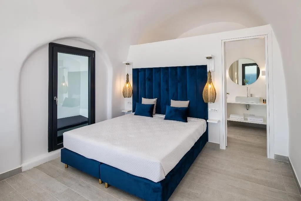 SUITE WITH PRIVATE POOL Room, Palm Island Suites, Santorini