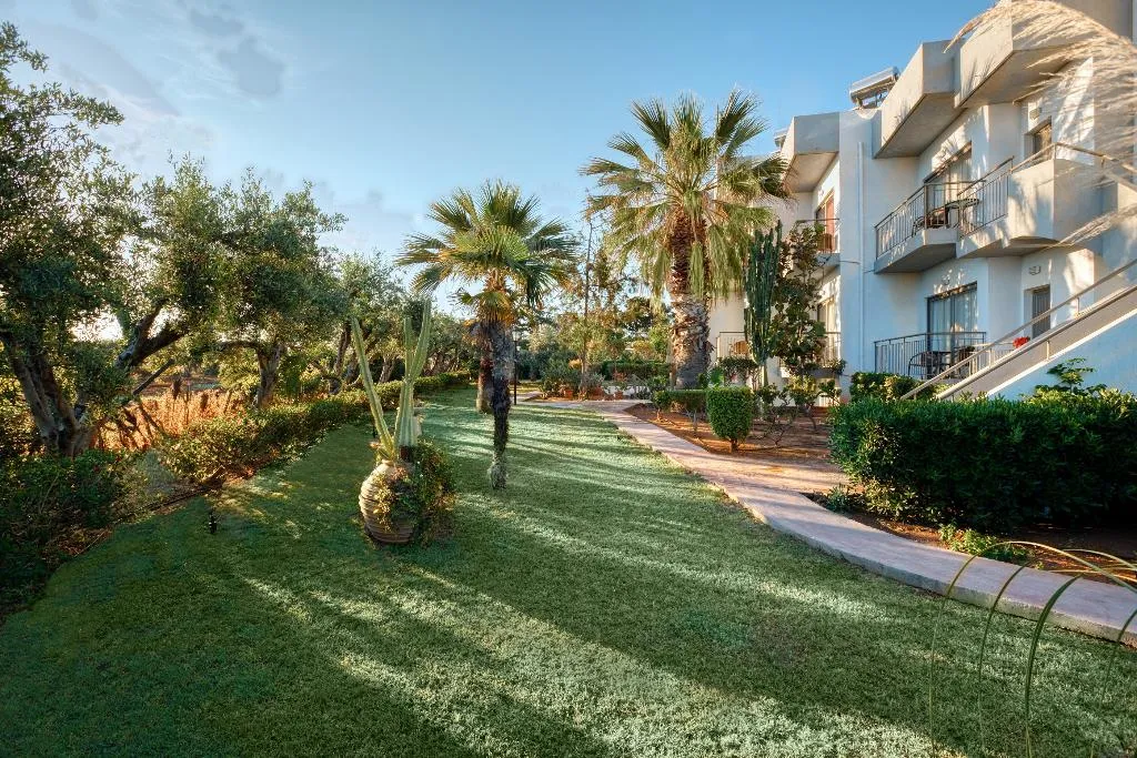 Terrace, Oasis Beach Hotel, Crete