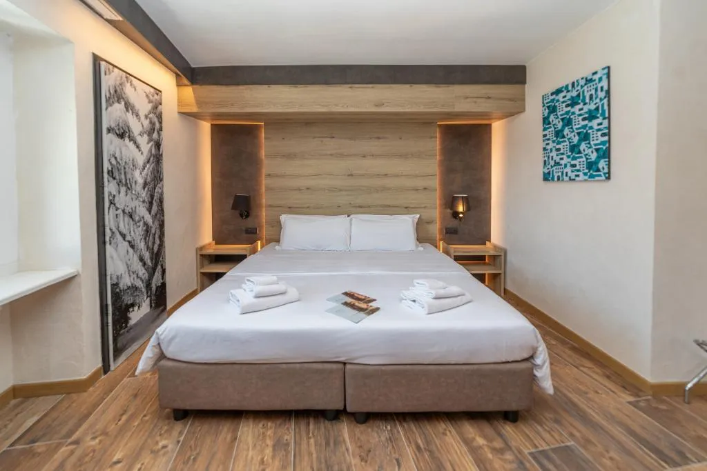 QUADRUPLE MOUNTAIN VIEW Room, Hotel la Torre Spa & Restaurant, Milan