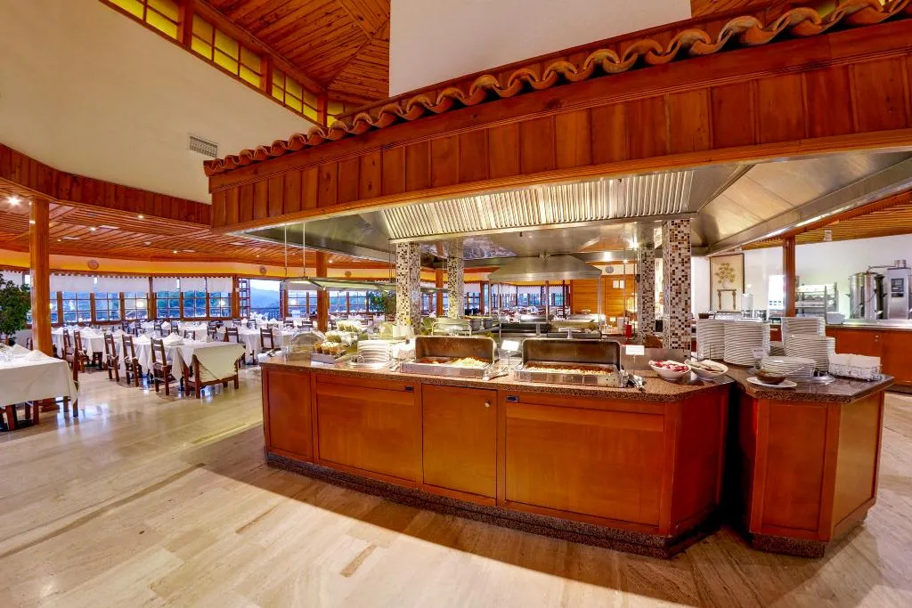Restaurant, Montana Pine, Dalaman