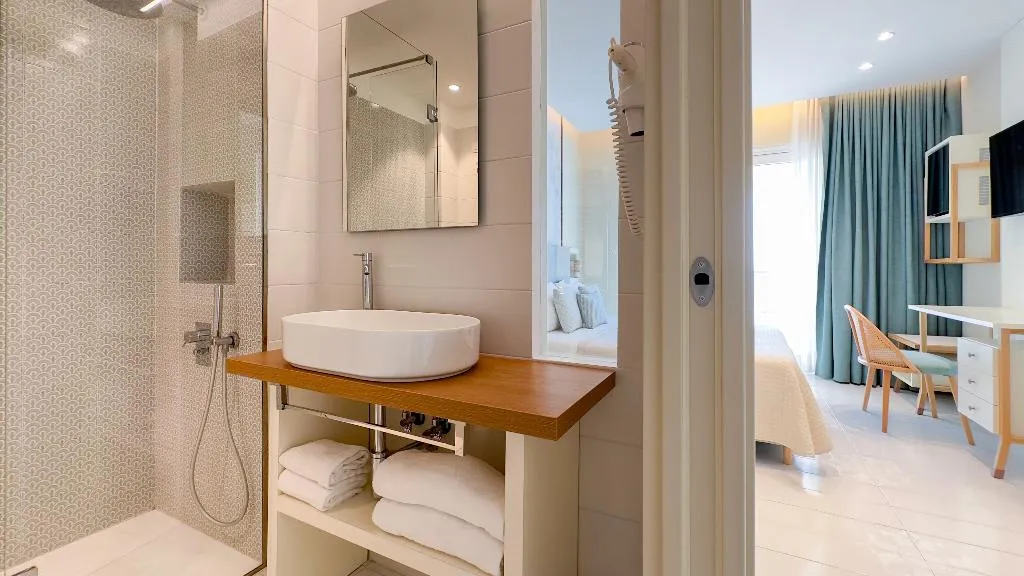 JUNIOR SUITE TWO DOUBLE BEDS ONE BEDROOM  Room, Giosue' a Mare, Naples