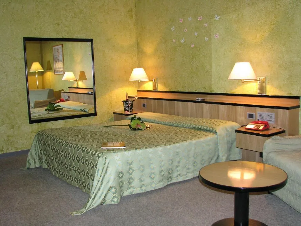 Room, Hotel Longobardo, Milan