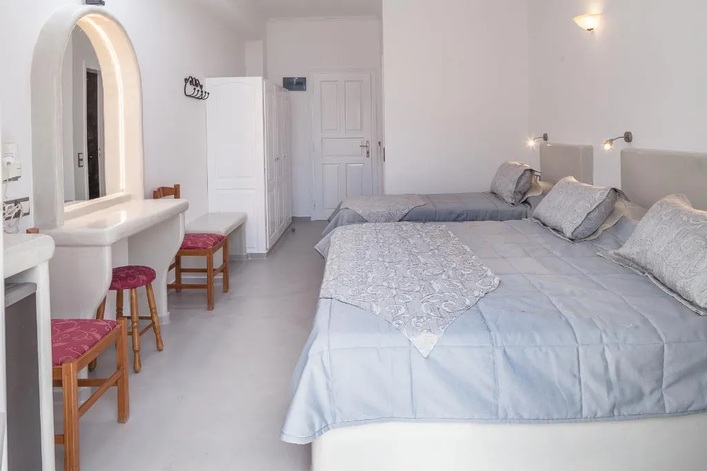TRIPLE STANDARD Room, Avraki, Santorini