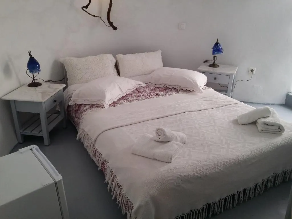 Room, Emmantina Houses, Santorini