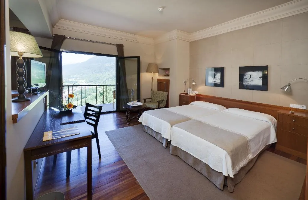 DOUBLE SUPERIOR Room, Parador de Vielha, Costa Brava