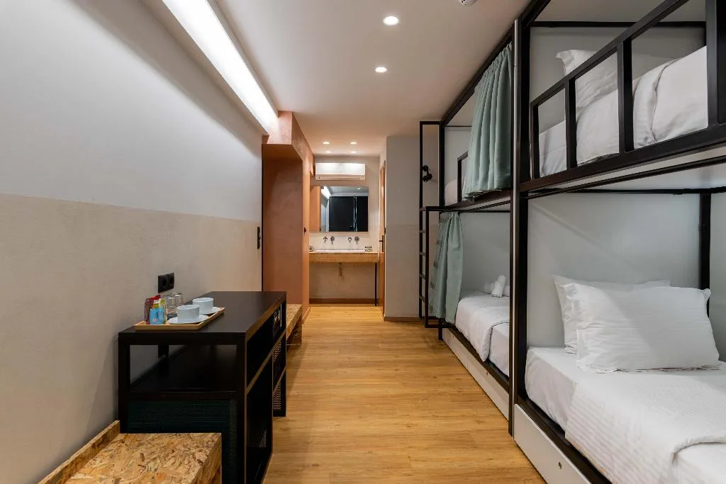 QUADRUPLE ECONOMY Room, Parea, Athens