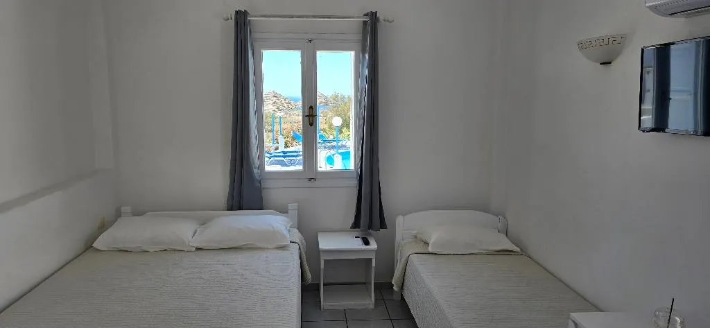 TRIPLE POOL VIEW Room, Caldera View Resort-Adults only, Santorini