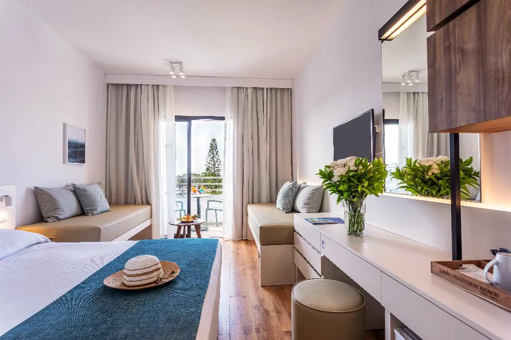 Double or Twin CAPACITY 4 Room, Louis Phaethon Beach, Cyprus