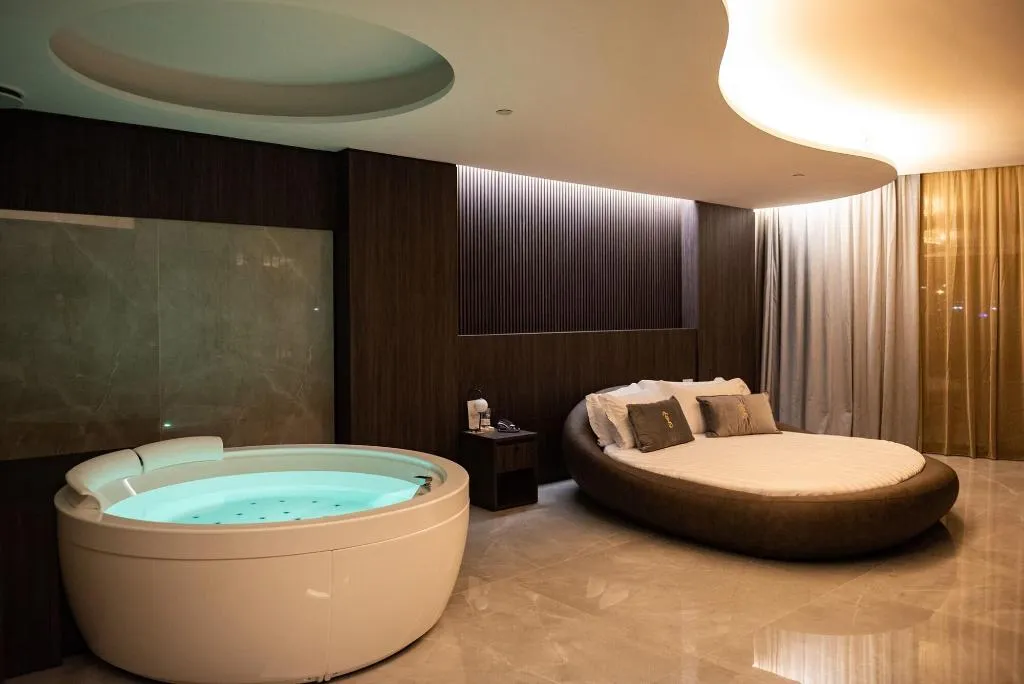Room, Gold Tower Lifestyle Hotel, Naples