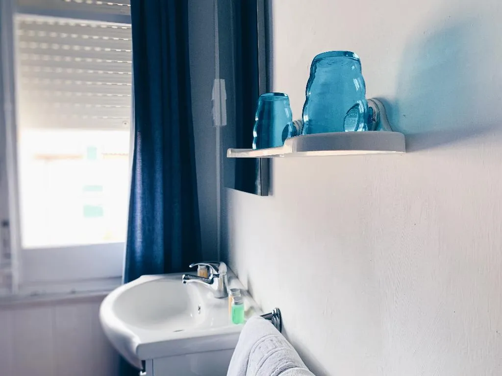 DOUBLE WITH SHARED BATHROOM Room, Hostal Portbou, Costa Brava