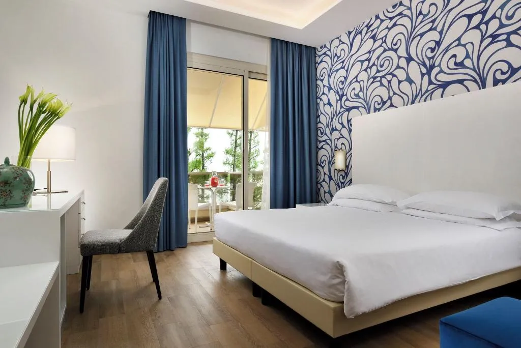 DOUBLE SUPERIOR WITH VIEWS Room, Hotel Continental Wellness & Spa, Milan