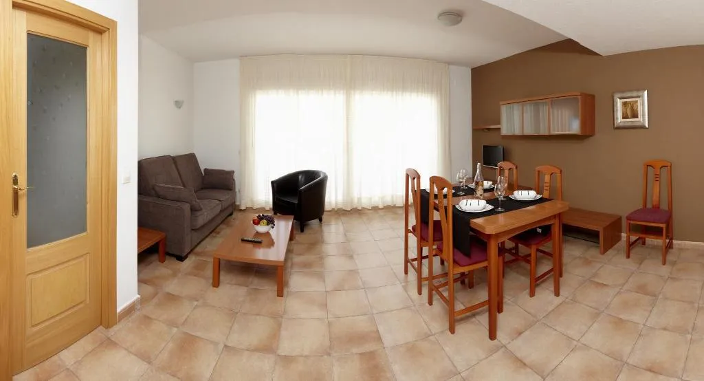 APARTMENT CAPACITY 6 THREE BEDROOM Room, Villas Cumbres, Costa Dorada