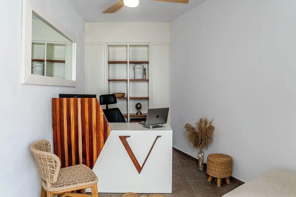 Lobby, Victoria Caves, Santorini