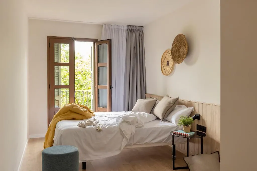 APARTMENT WITH BALCONY Room, Libere Barcelona Sant Antoni, Barcelona
