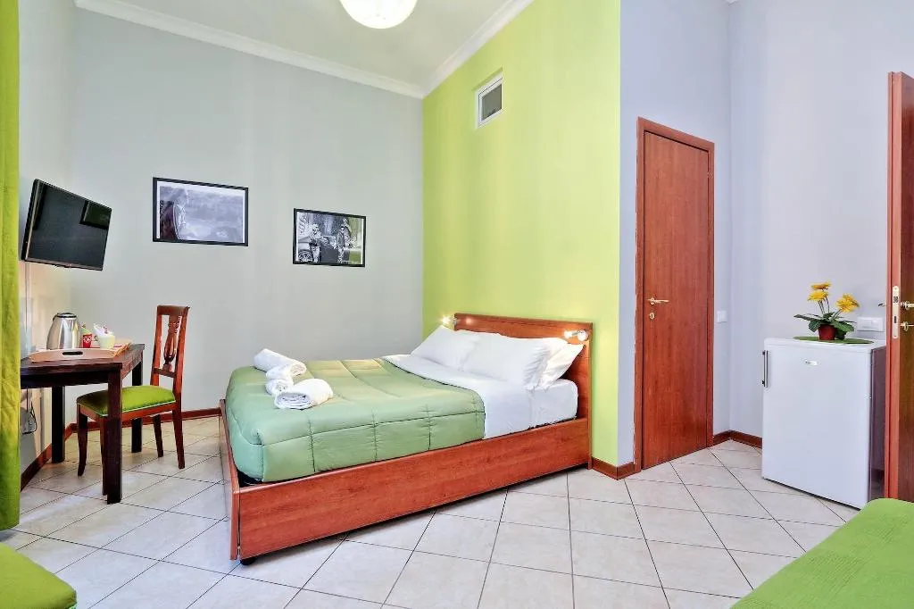 Room, Lucky Domus, Naples
